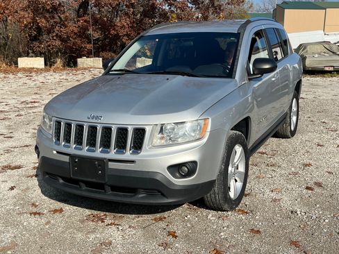 Used 2012 Jeep Compass Latitude image 1