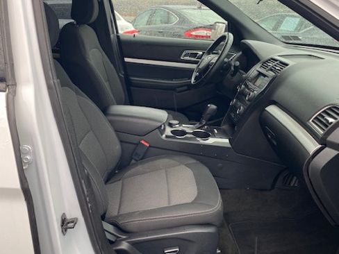 Used 2017 Ford Explorer 4WD XLT image 14