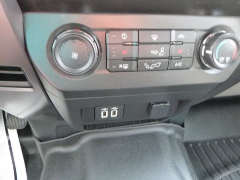 Used 2019 Ford F150 XLT image 31