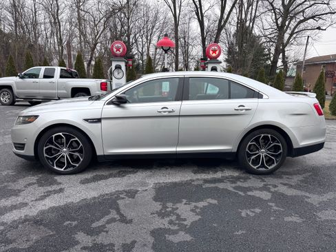 Used 2013 Ford Taurus SHO image 9