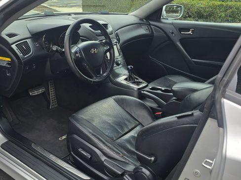 Used 2011 Hyundai Genesis Coupe 3.8 Grand Touring image 18