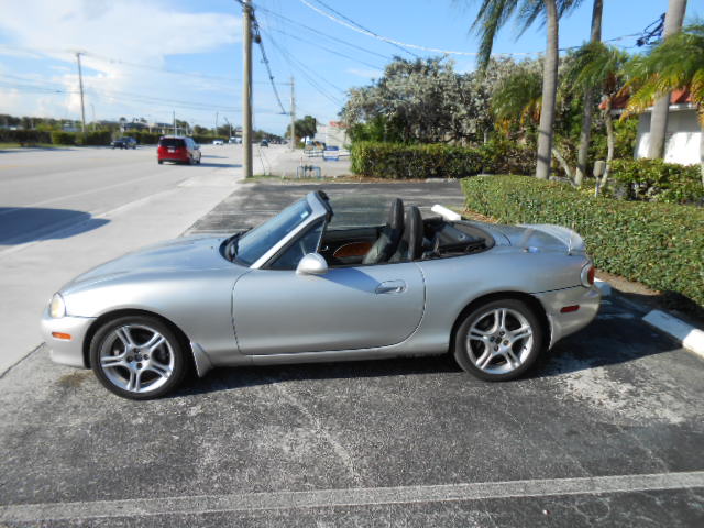 Used 2005 MAZDA MX-5 Miata LS RWD image 2