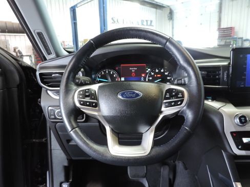 Used 2023 Ford Explorer 4WD XLT image 35