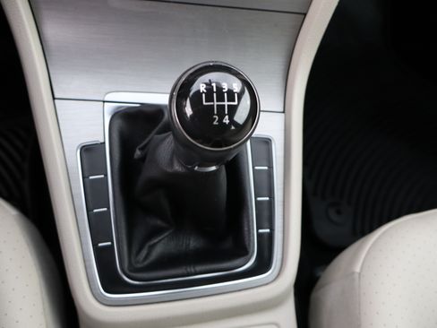 Used 2015 Volkswagen Golf 2-Door FWD image 26