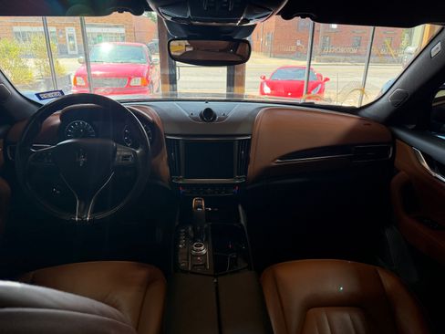 Used 2022 Maserati Levante GT AWD/4WD image 29