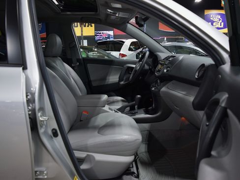 Used 2011 Toyota RAV4 Limited image 22