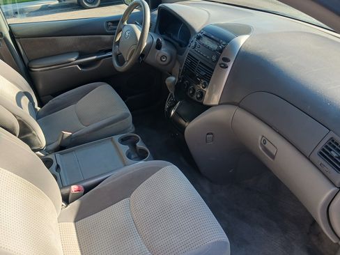 Used 2009 Toyota Sienna LE image 9