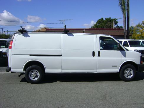 Used 2003 Chevrolet Express 3500 image 2