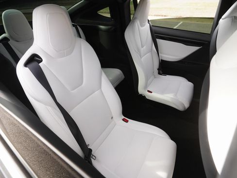 Used 2020 Tesla Model X image 6