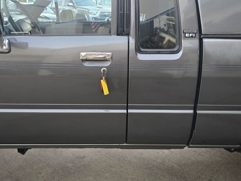 Used 1988 Toyota Pickup Deluxe image 26