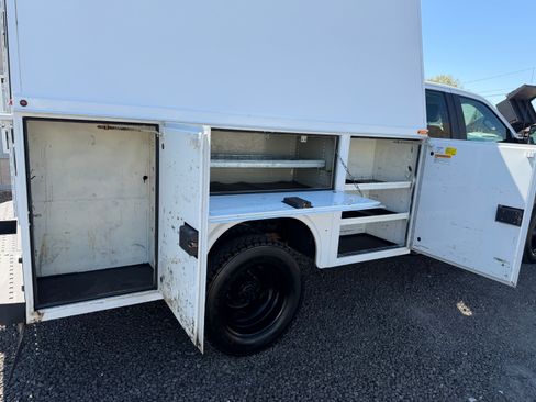 Used 2017 Ford F550 image 12