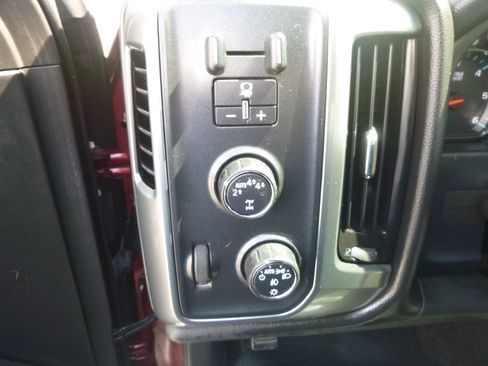 Used 2017 Chevrolet Silverado 1500 4x4 Crew Cab LT image 12
