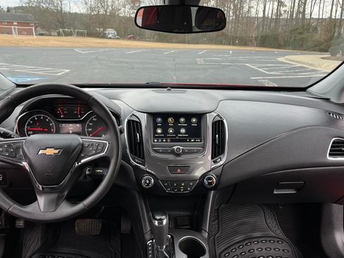 Used 2019 Chevrolet Cruze LS image 13