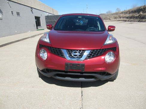 Used 2016 Nissan Juke SV image 3