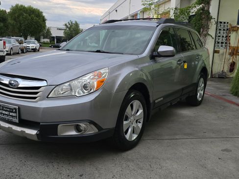 Used 2011 Subaru Outback 2.5i Limited image 17