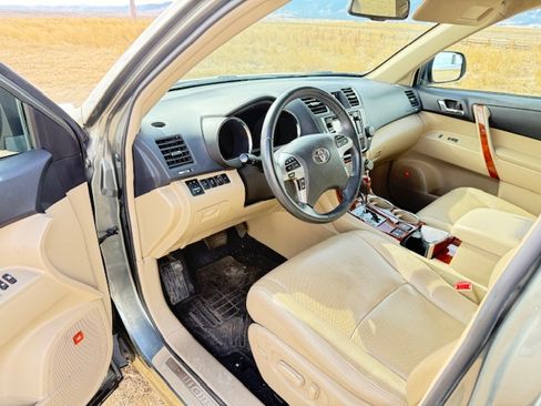 Used 2013 Toyota Highlander Limited AWD/4WD image 2