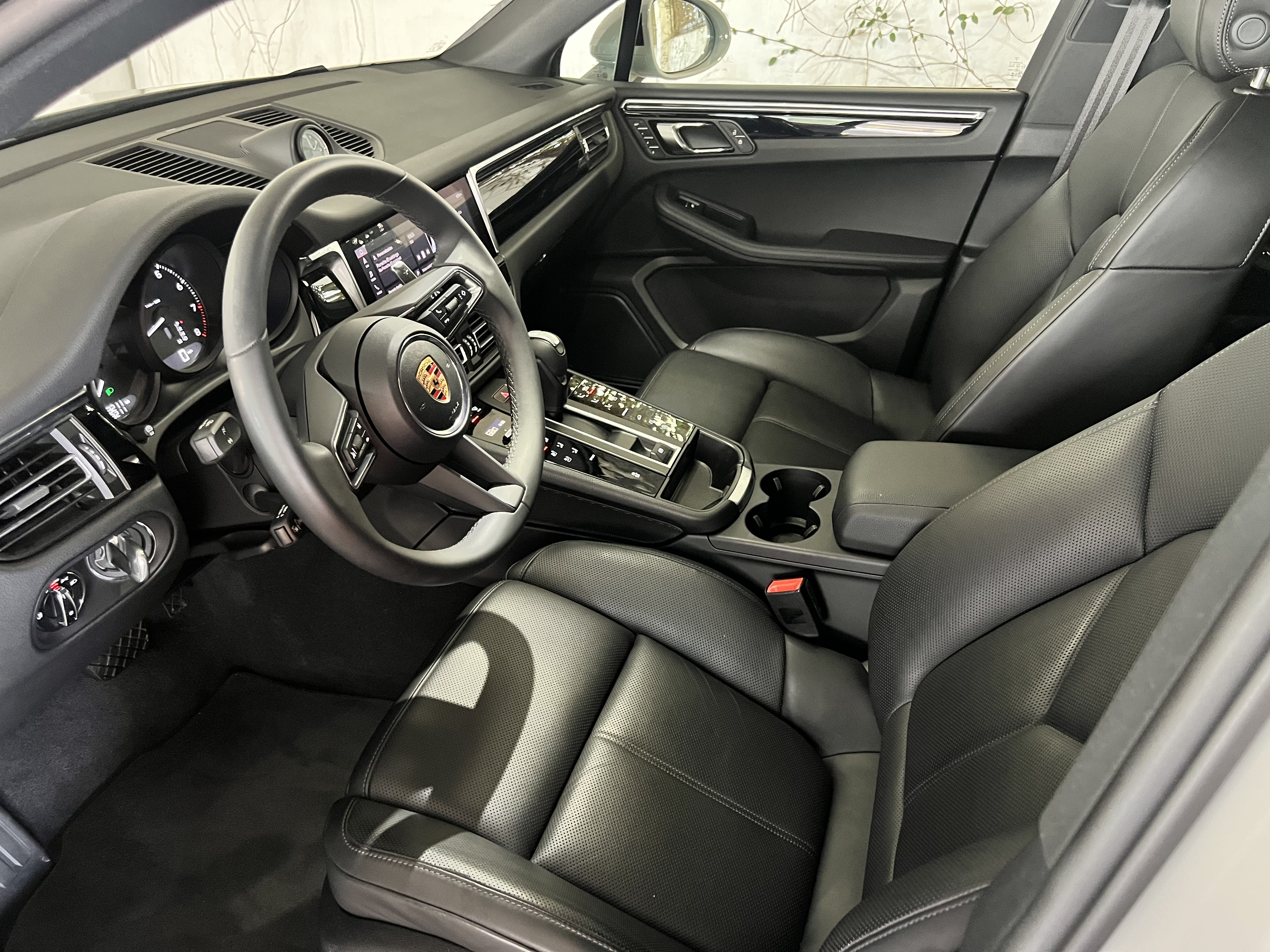 Used 2026 Porsche Macan UNAVAIL AWD/4WD image 11