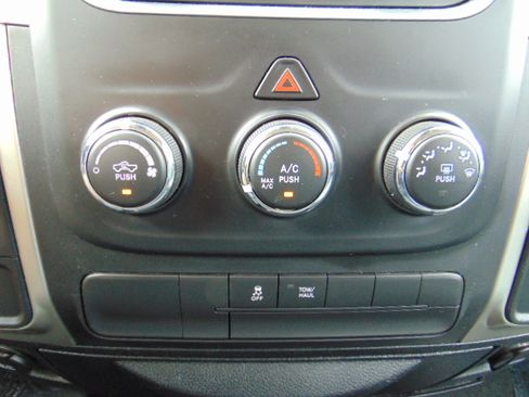 Used 2017 RAM 1500 SLT image 19