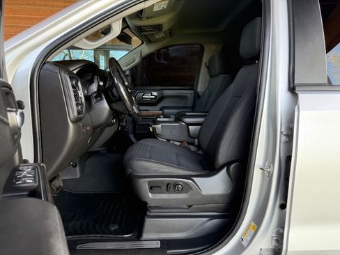 Used 2020 Chevrolet Silverado 1500 4x4 Crew Cab LT image 10
