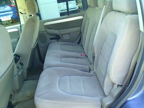 Used 2003 Ford Explorer XLT image 10