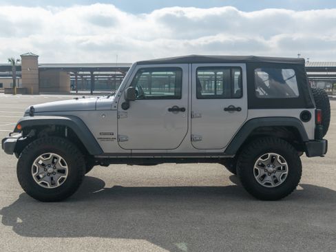 Used 2016 Jeep Wrangler Sport image 3