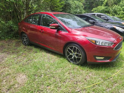 Used 2017 Ford Focus SEL image 3