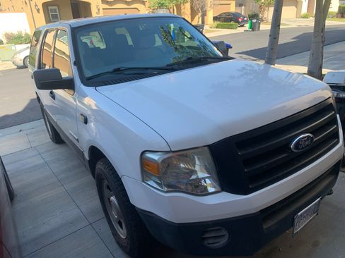 Used 2007 Ford Expedition XLT image 1