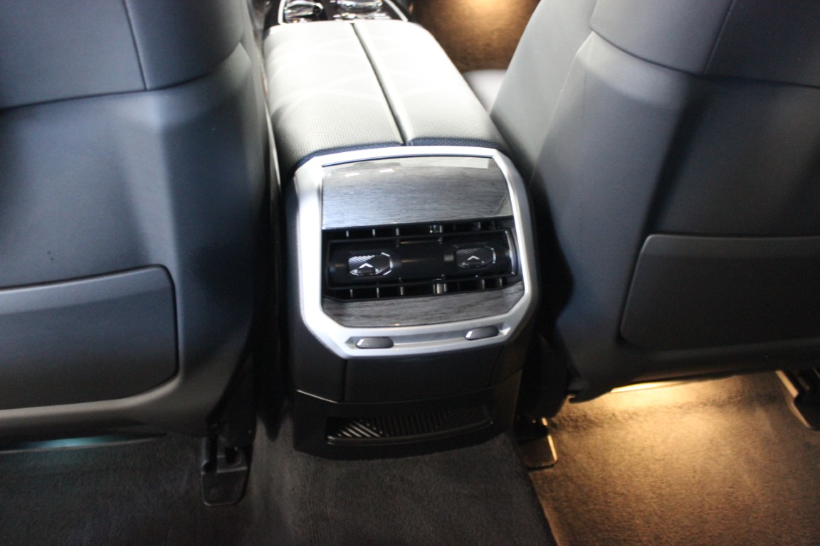 Used 2024 BMW i7 xDrive60 AWD/4WD image 51