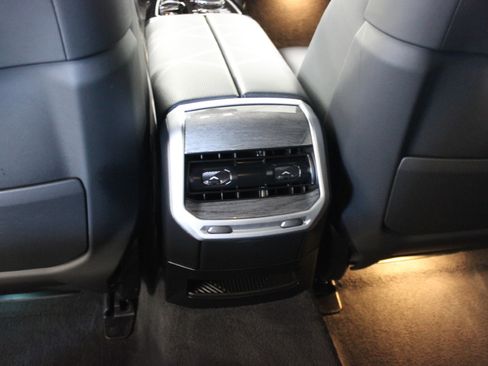 Used 2024 BMW i7 xDrive60 AWD/4WD image 51
