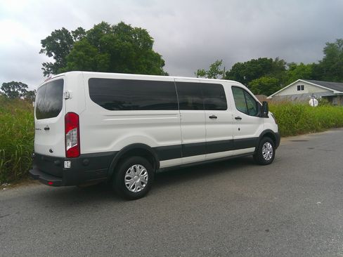 Used 2018 Ford Transit 350 XLT image 5