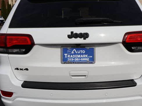 Used 2019 Jeep Grand Cherokee Altitude image 10