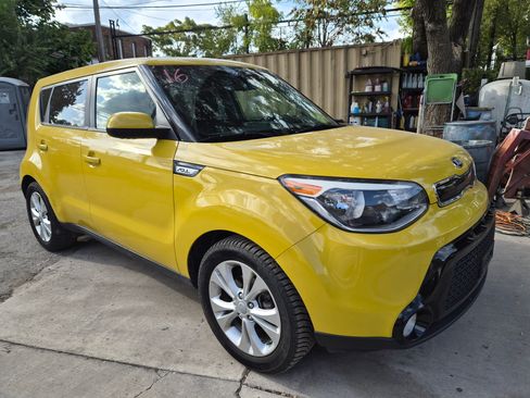 Used 2016 Kia Soul + image 2
