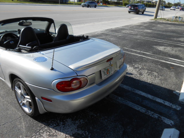 Used 2005 MAZDA MX-5 Miata LS RWD image 4