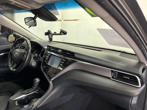 Used 2018 Toyota Camry SE Sedan FWD image 15