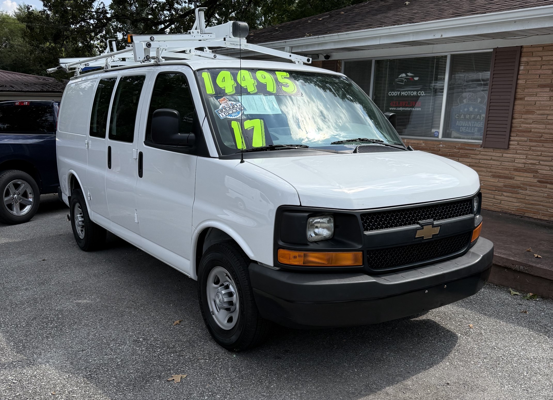 Used 2017 Chevrolet Express 2500 UNAVAIL RWD image 4