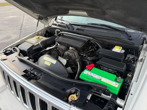 Used 2008 Jeep Commander Sport image 15