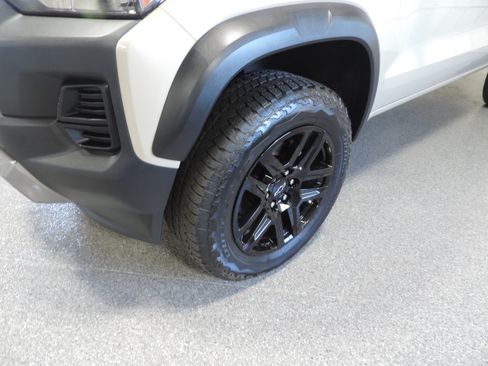 Used 2023 Chevrolet Colorado Trail Boss image 17