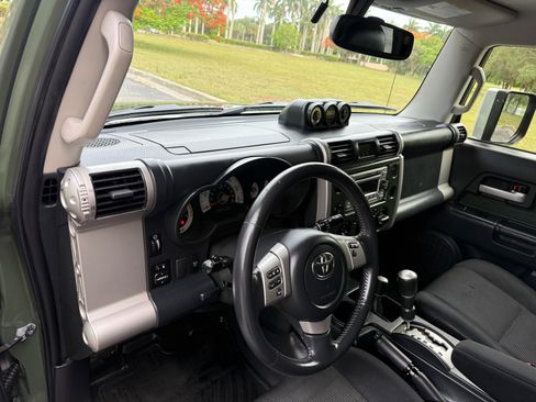 Used 2014 Toyota FJ Cruiser AWD/4WD image 67