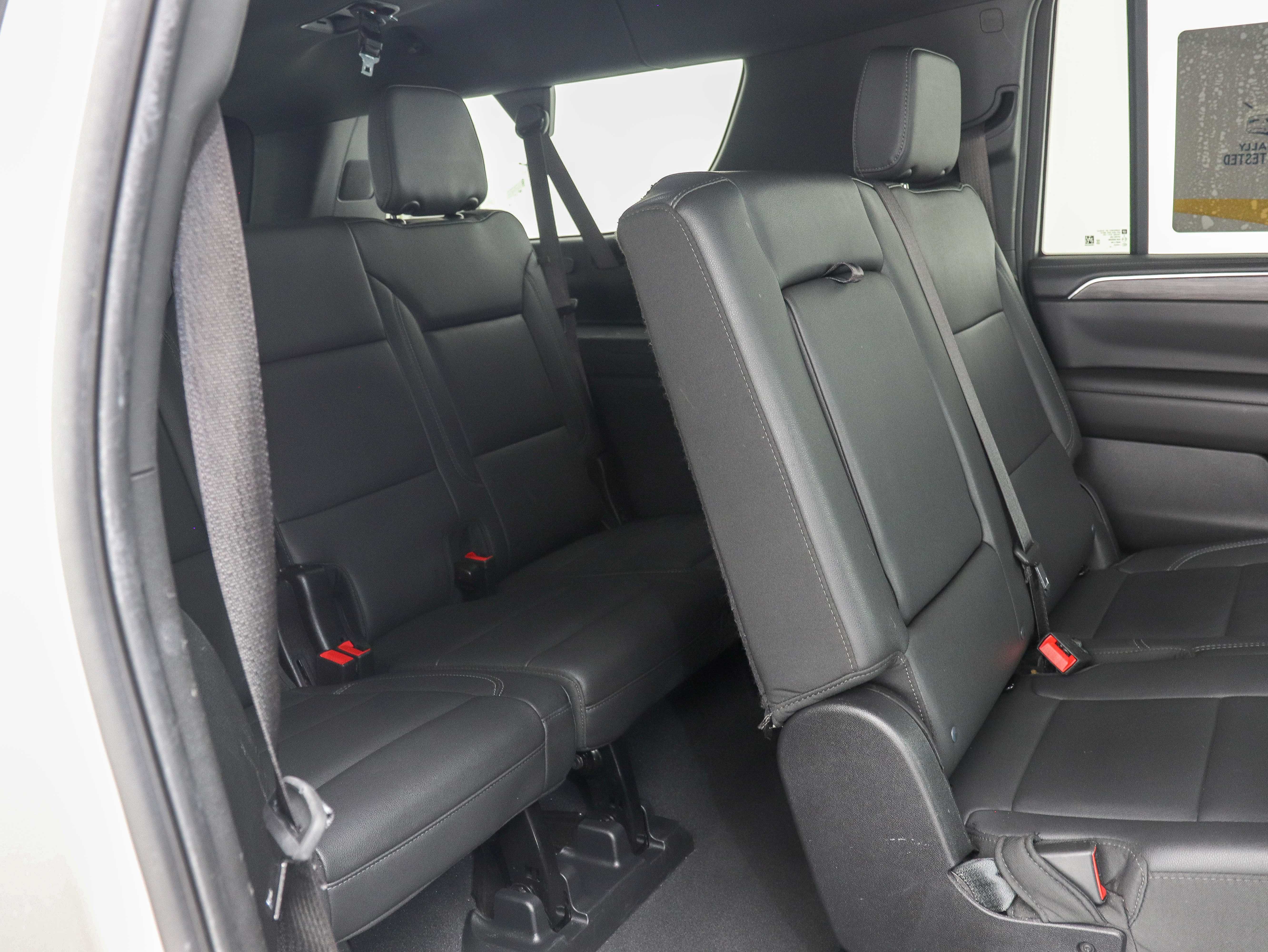 Used 2024 Chevrolet Suburban 4WD LT image 15