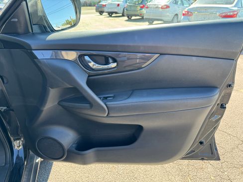Used 2017 Nissan Rogue SV image 13