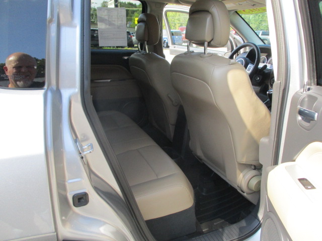 Used 2015 Jeep Compass 4WD Latitude image 27