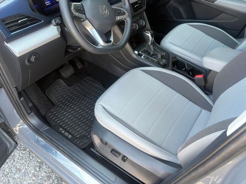Used 2022 Volkswagen Taos SE w/ IQ.Drive and Sunroof Pkg AWD/4WD image 9