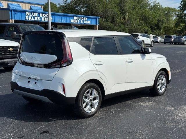 Used 2023 Kia Soul LX FWD image 4