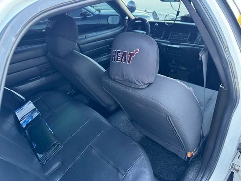 Used 2011 Ford Crown Victoria Police Interceptor image 24