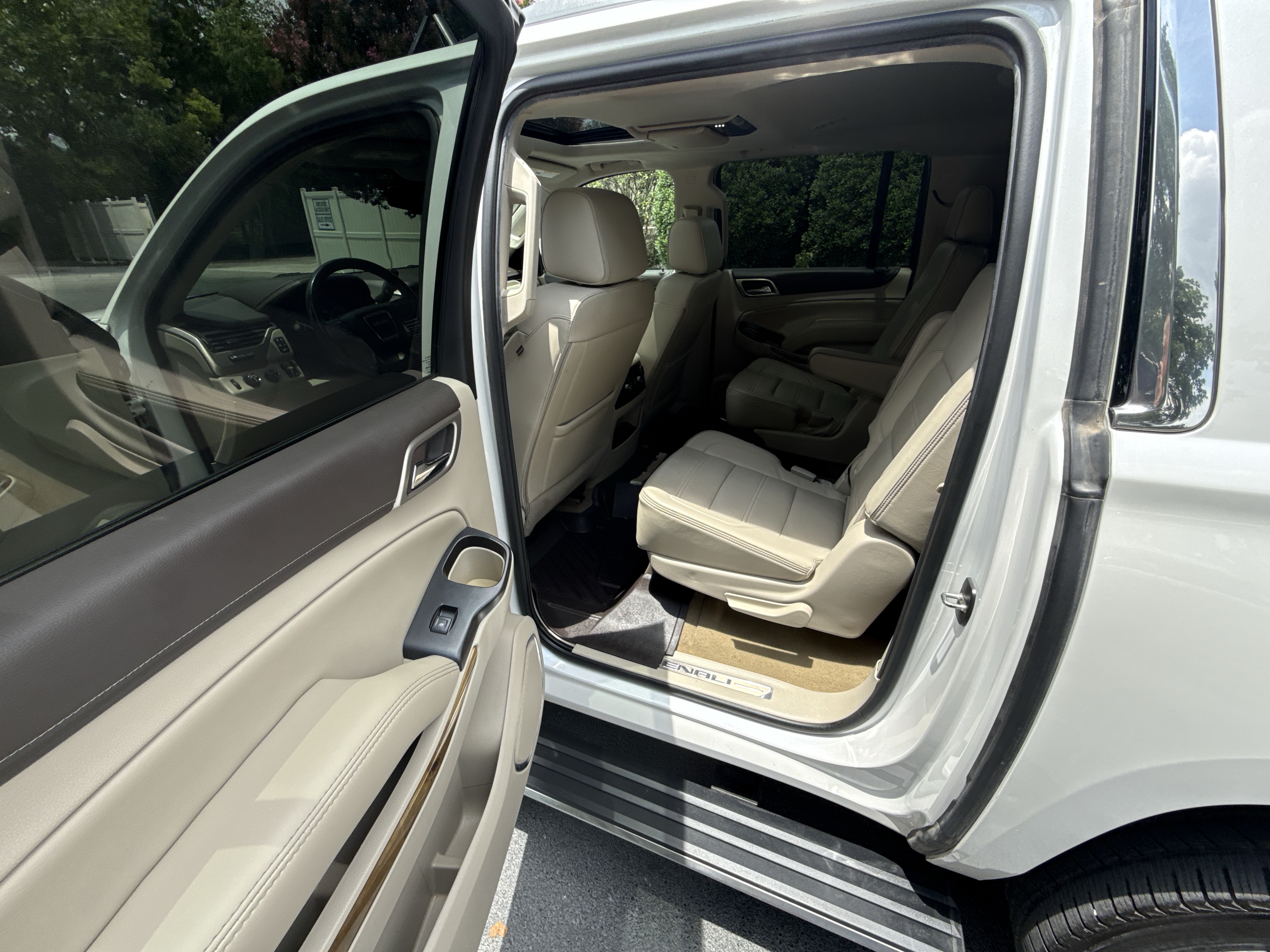 Used 2017 GMC Yukon XL 4WD Denali image 8