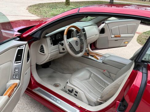 Used 2004 Cadillac XLR image 8