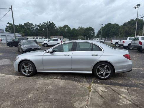 Used 2017 Mercedes-Benz E 300 4MATIC image 3