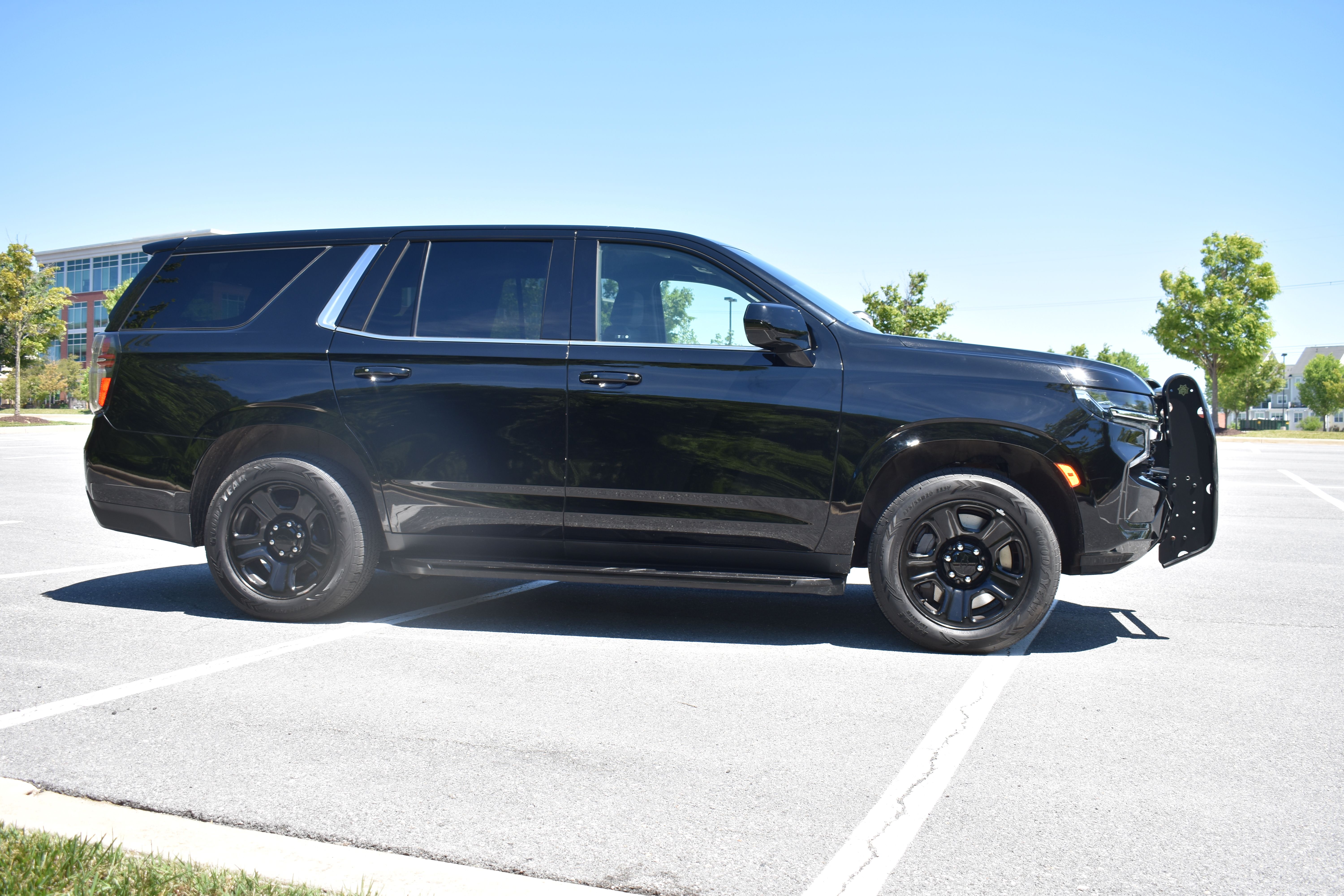 Used 2023 Chevrolet Tahoe 4WD image 3