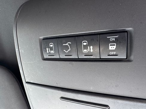 Used 2020 Dodge Grand Caravan SXT FWD image 21