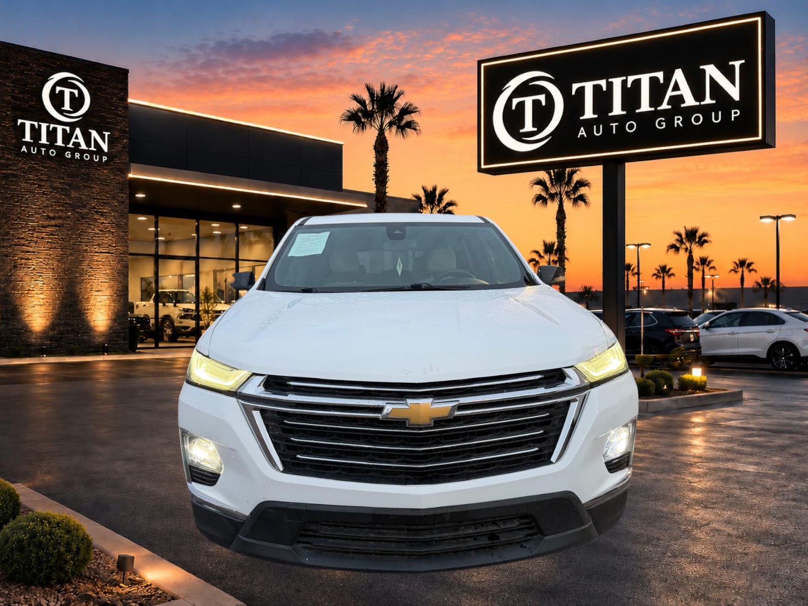 Used 2022 Chevrolet Traverse AWD LS image 2